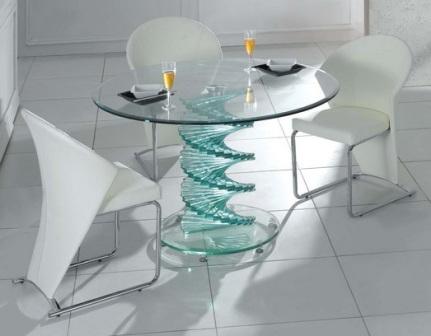 Стеклянная мебель в интерьере наполнит ваш дом светом и простором!